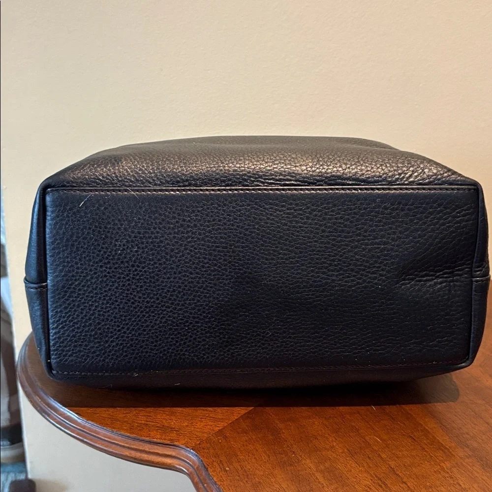 Dooney & Bourke Vintage shoulder bag leather  black  Silvertone clip front style